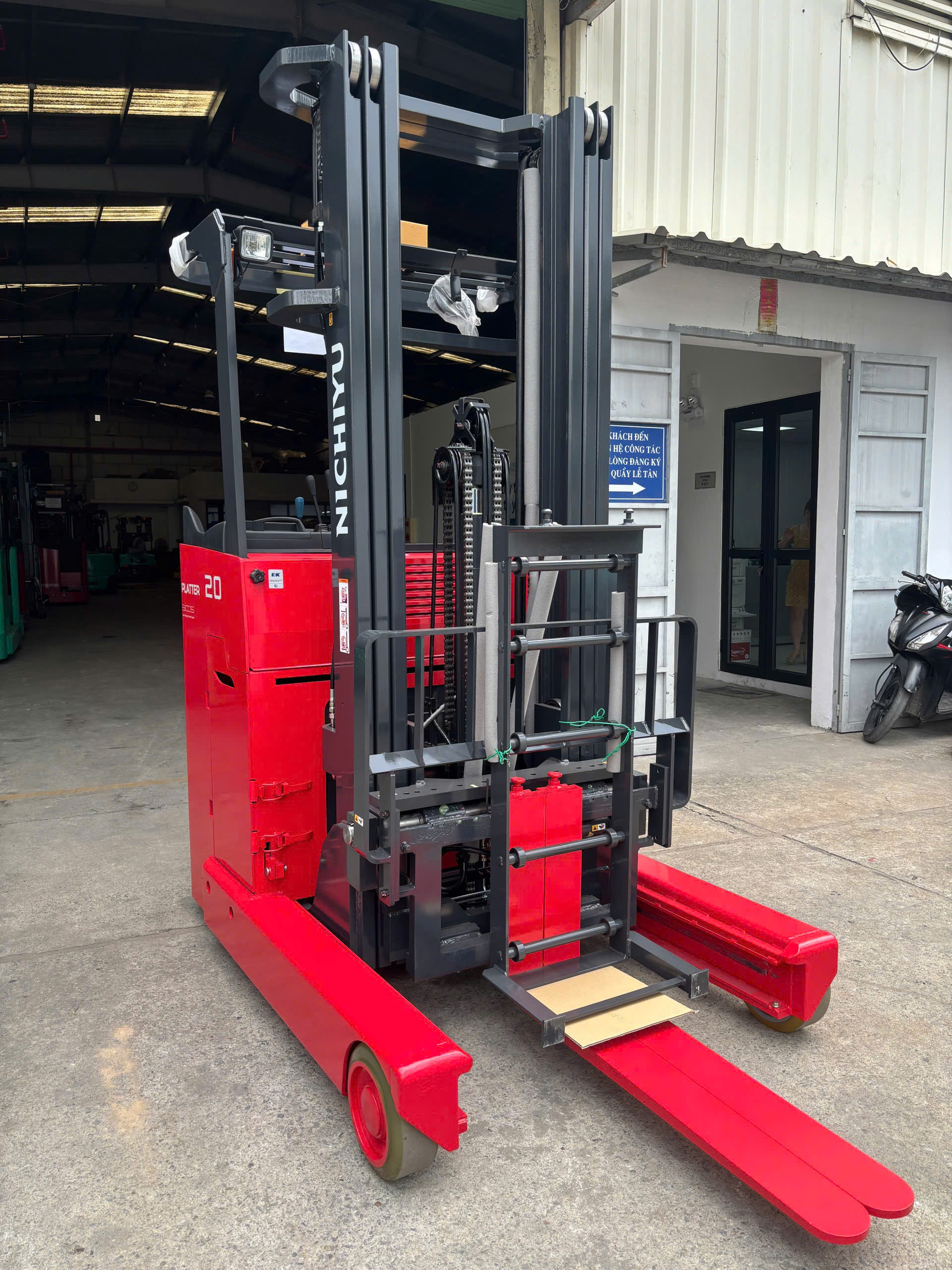 3 LOẠI KHUNG NÂNG PHỔ BIẾN, ĐÂU LÀ LỰA CHỌN PHÙ HỢP? 4 Khung nâng Triplex